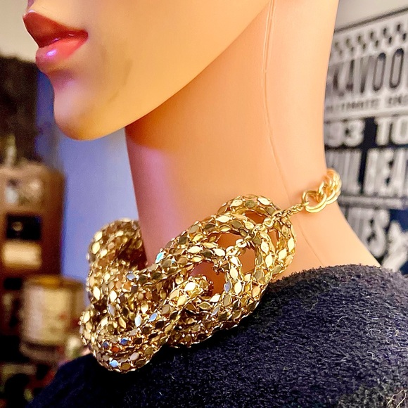 Vintage gold tone braided mesh statement necklace - Picture 3 of 10
